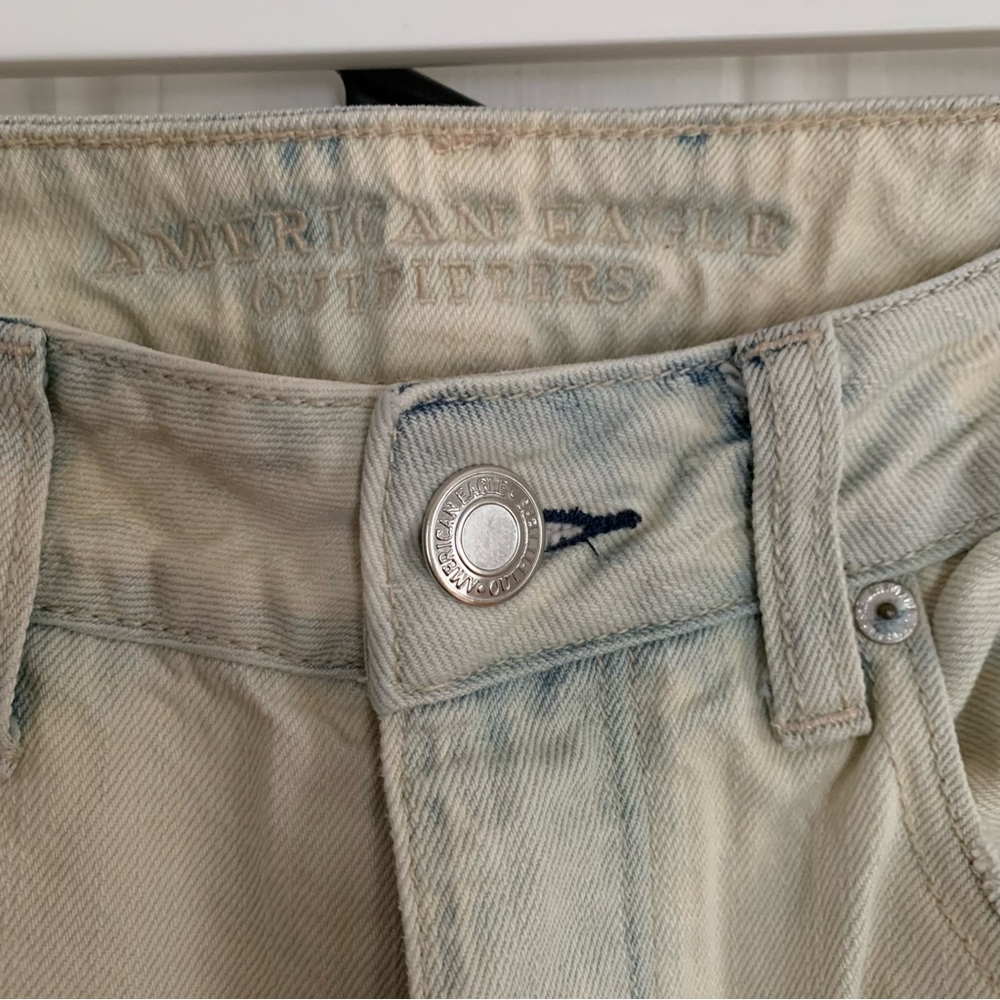 American Eagle Outfitters Light Wash Jeans - Picture 3 of 5
